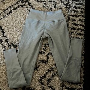 Alo soft lounge light blue leggings. Gently worn. Slight pilling. Small